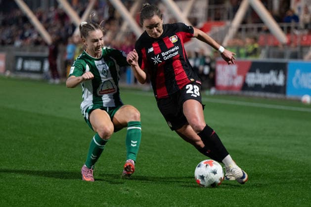Paulina Tomasiak 28, Bayer 04 Leverkusen Women, in a tackle, in action, with Michelle Weiss 15, Werder Bremen Women; Bayer 04 Leverkusen Women vs. SV Werder Bremen Women, soccer, Google Pixel Women s Bundesliga, Matchday 6, 2026–2027, October 2, 2026 DFB regulations prohibit any use of photographs as image sequences and or quasi-video Leverkusen, North Rhine-Westphalia, Germany Copyright: xkolbert-press MarkusxVerwimpx