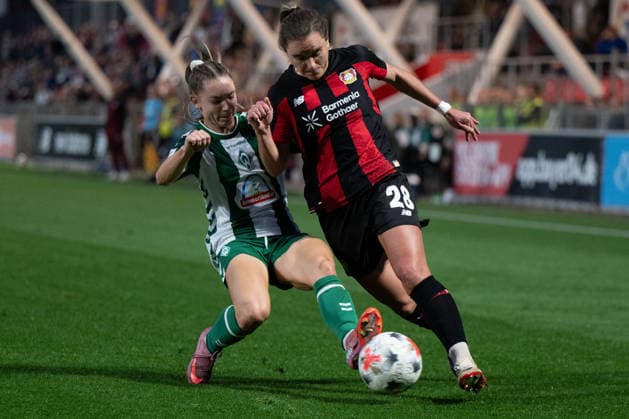 Paulina Tomasiak 28, Bayer 04 Leverkusen Women, in a tackle, in action, with Michelle Weiss 15, Werder Bremen Women; Bayer 04 Leverkusen Women vs. SV Werder Bremen Women, soccer, Google Pixel Women s Bundesliga, Matchday 6, 2026–2027, October 2, 2026 DFB regulations prohibit any use of photographs as image sequences and or quasi-video Leverkusen, North Rhine-Westphalia, Germany Copyright: xkolbert-press MarkusxVerwimpx