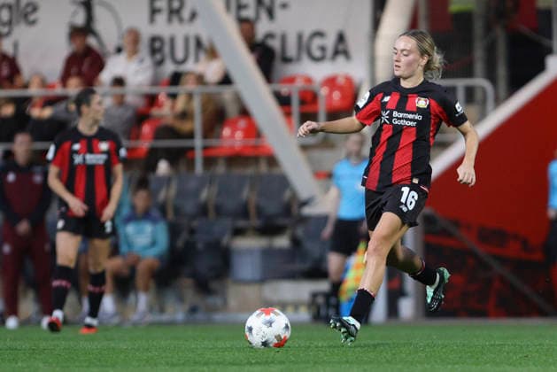 Sofie Zdebel of Bayer 04 Leverkusen in action, on the ball, making a solo run during the Women s Bundesliga match between Bayer 04 Leverkusen and SV Werder Bremen, Ulrich Haberland Stadium on October 2, 2026, in Leverkusen, Germany. Photo by Oliver Kaelke, DeFodi Images. Sofie Zdebel of Bayer 04 Leverkusen controls the ball during the Bundesliga match between Bayer 04 Leverkusen and SV Werder Bremen at Ulrich Haberland Stadium on October 2, 2026 in Leverkusen, Germany. Photo by Oliver Kaelke, DeFodi Images. DFB and DFL regulations prohibit any use of photographs as image sequences and or quasi-video. Photo by Oliver Kaelke, DeFodi Images.