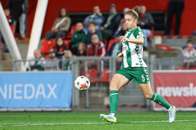 Michelle Ulbrich of SV Werder Bremen in action, on the ball, making a solo run during the Women s Bundesliga match between Bayer 04 Leverkusen and SV Werder Bremen, Ulrich Haberland Stadium on October 2, 2026, in Leverkusen, Germany. Photo by Oliver Kaelke, DeFodi Images. Michelle Ulbrich of SV Werder Bremen controls the ball during the Bundesliga match between Bayer 04 Leverkusen and SV Werder Bremen at Ulrich Haberland Stadium on October 2, 2026 in Leverkusen, Germany. Photo by Oliver Kaelke, DeFodi Images. DFB and DFL regulations prohibit any use of photographs as image sequences and or quasi-video. Photo by Oliver Kaelke, DeFodi Images