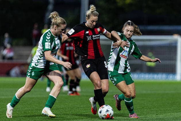 Google Pixel Women s Bundesliga Bayer 04 Leverkusen Women SV Werder Bremen Women 10 02 2026 Elena Dhont SV Werder Bremen Women, 31, Carolin Simon Bayer 04 Leverkusen Women, 30, Michelle Weiß, SV Werder Bremen Women, 15 Google Pixel Women’s Bundesliga Bayer 04 Leverkusen Women SV Werder Bremen Women BayArena, Leverkusen, October 2, 2026 DFL regulations prohibit any use of photographs as image sequences and or quasi-video Copyright: xBEAUTIFULxSPORTS Buriakovx