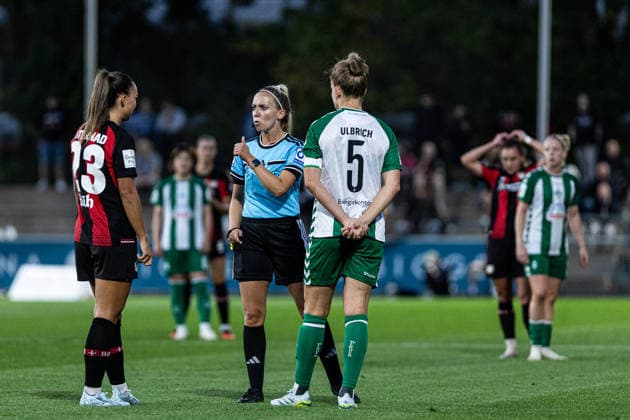 Google Pixel Women s Bundesliga Bayer 04 Leverkusen Women SV Werder Bremen Women 10 02 2026 Julia Boike, referee; Maja Sternad, Bayer 04 Leverkusen Women, 23; Michelle Ulbrich, SV Werder Bremen Women, 5 Google Pixel Women s Bundesliga: Bayer 04 Leverkusen Women vs. SV Werder Bremen Women at BayArena, Leverkusen, October 2, 2026. DFL regulations prohibit any use of photographs as image sequences and or quasi-video. Copyright: xBEAUTIFULxSPORTS Buriakovx