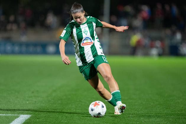 Luna Vanzeir 13 Werder Bremen Women in Action, Bayer 04 Leverkusen Women vs. SV Werder Bremen Women, Soccer, Google Pixel Women s Bundesliga, Matchday 6, 2026–2027, October 2, 2026 DFB regulations prohibit any use of photographs as image sequences and or quasi-video Leverkusen, North Rhine-Westphalia, Germany Copyright: xkolbert-press MarkusxVerwimpx