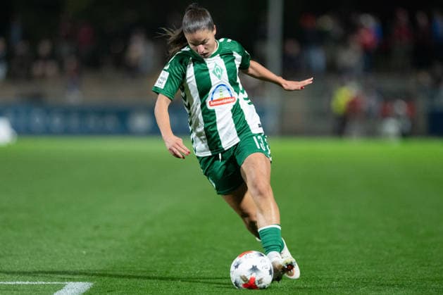 Luna Vanzeir 13 Werder Bremen Women in Action, Bayer 04 Leverkusen Women vs. SV Werder Bremen Women, Soccer, Google Pixel Women s Bundesliga, Matchday 6, 2026–2027, October 2, 2026 DFB regulations prohibit any use of photographs as image sequences and or quasi-video Leverkusen, North Rhine-Westphalia, Germany Copyright: xkolbert-press MarkusxVerwimpx