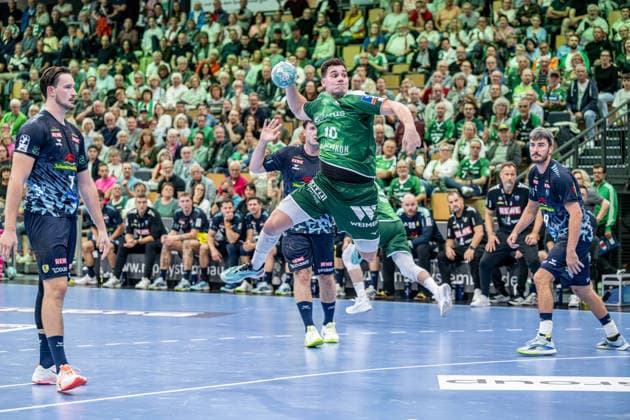 OPEL Handball Bundesliga: HSG Wetzlar vs. Rhein Neckar Löwen, 02 10 26 Josip Simic (HSG Wetzlar), 10, Aron Seesing, Rhein Neckar Löwen, 21, Robert Timmermeister, Rhein Neckar Löwen, 7 OPEL Handball Bundesliga HSG Wetzlar vs. Rhein Neckar Löwen, Wetzlar, October 2, 2026 Copyright: xBEAUTIFULxSPORTS Roeczeyx