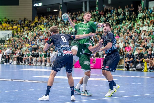 OPEL Handball Bundesliga: HSG Wetzlar vs. Rhein Neckar Löwen, October 2, 2026; Dominik Mappes (HSG Wetzlar), 7; Tim Nothdurft (Rhein Neckar Löwen), 8; Aron Seesing, Rhein Neckar Löwen, 21 OPEL Handball Bundesliga HSG Wetzlar vs. Rhein Neckar Löwen, Wetzlar, 10 26 02 Copyright: xBEAUTIFULxSPORTS Roeczeyx