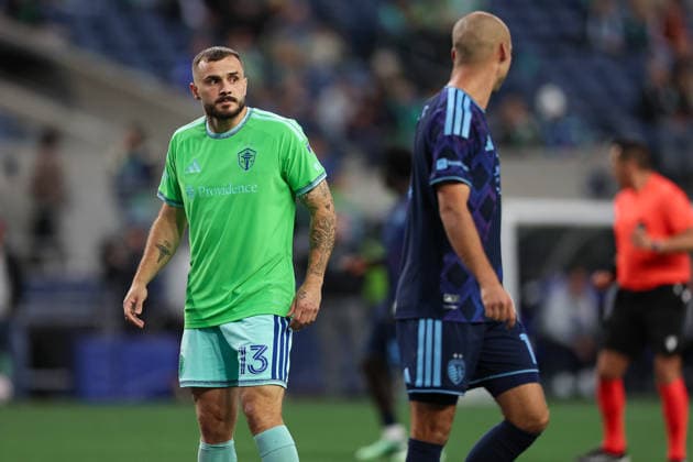 SEATTLE, WA - OCTOBER 01: Jordan Morris 13 of the Seattle Sounders looks on during a game between Sporting Kansas City and the Seattle Sounders on October 1, 2026 at Lumen Field in Seattle, Washington. (Photo by Henry Rodenburg Icon Sportswire) SOCCER: OCT 01 MLS, Fussball Herren, USA Seattle Sounders FC vs Sporting Kansas City EDITORIAL USE ONLY Icon26100128