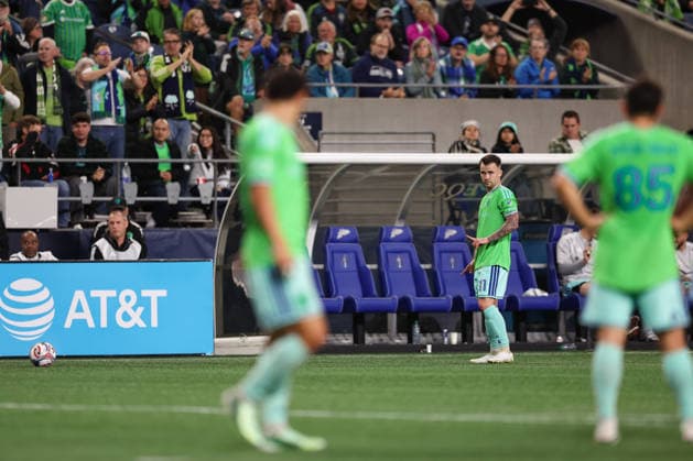 SEATTLE, WA - OCTOBER 01: Albert Rusnak 11 of the Seattle Sounders looks on before a free kick during a game between Sporting Kansas City and the Seattle Sounders on October 1, 2026 at Lumen Field in Seattle, Washington. (Photo by Henry Rodenburg Icon Sportswire) SOCCER: OCT 01 MLS, Fussball Herren, USA Seattle Sounders FC vs Sporting Kansas City EDITORIAL USE ONLY Icon26100147