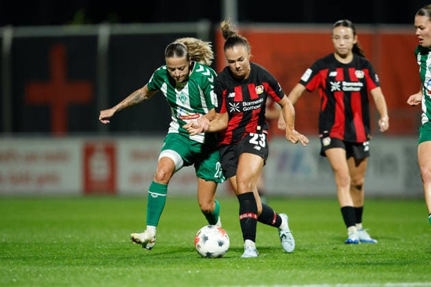 Soccer I Women s I 2026–2027 Season I Bundesliga I Bayer 04 Leverkusen vs. Werder Bremen I October 2, 2026 Jenny Hipp, 23, Werder Bremen and Maja Sternad, 23, of Bayer 04 Leverkusen in a tackle at the Ulrich Haberland Stadium in Leverkusen, North Rhine-Westphalia, Germany Copyright: xLobeca CedricxSiefkerx
