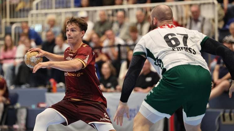 Handball 2nd Bundesliga: Tusem Essen vs. SC DHfK Leipzig ** FOR EDITORIAL USE ONLY ** EDITORIAL USE ONLY ** p Nils Homscheid Tusem Essen passes the ball during the 2nd Handball Bundesliga match between Tusem Essen and SC DHfK Leipzig on October 2, 2026, at the Sporthalle Am Hallo in Essen, Germany, North Rhine-Westphalia, Essen. Copyright ChristofxKöpsel Copyright: ChristofxKöpsel doc87uwwlk6yhi8azan7uj ,EDITORIAL USE ONLY Copyright: ChristofxKöpsel