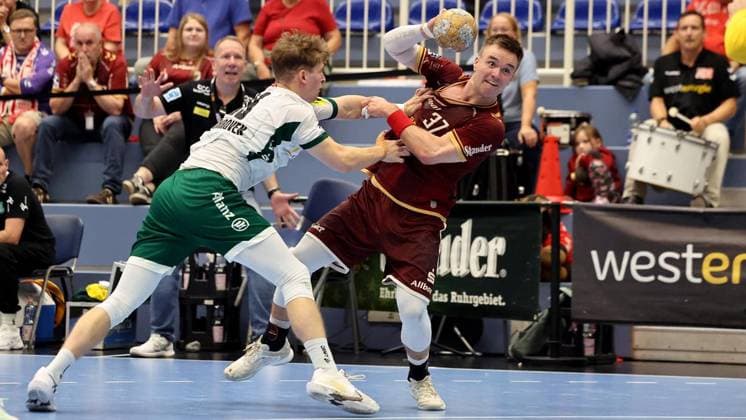 Handball 2nd Bundesliga: Tusem Essen vs. SC DHfK Leipzig ** FOR EDITORIAL PURPOSES ONLY ** EDITORIAL USE ONLY ** p Tim Hertzfeld SC DHfK Leipzig defends against Max Neuhaus of Tusem Essen R during the 2nd Handball Bundesliga match between Tusem Essen and SC DHfK Leipzig on October 2, 2026, at the Sporthalle Am Hallo in Essen, Germany, North Rhine-Westphalia, Essen. Copyright ChristofxKöpsel Copyright: ChristofxKöpsel doc87uwwm1542r15x3lgpae ,EDITORIAL USE ONLY Copyright: ChristofxKöpsel