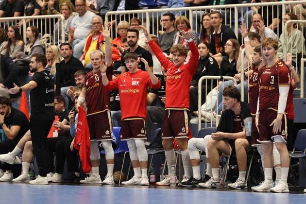 Handball 2nd Bundesliga: Tusem Essen vs. SC DHfK Leipzig ** FOR EDITORIAL USE ONLY ** EDITORIAL USE ONLY ** p The Tusem Essen bench reacts during the 2nd Handball Bundesliga match between Tusem Essen and SC DHfK Leipzig on October 2, 2026, at the Sporthalle Am Hallo in Essen, Germany, North Rhine-Westphalia, Essen. Copyright ChristofxKöpsel Copyright: ChristofxKöpsel doc87uwxj6yg0i1fgumvb7c ,EDITORIAL USE ONLY Copyright: ChristofxKöpsel