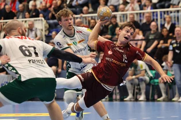 Handball 2nd Bundesliga: Tusem Essen vs. SC DHfK Leipzig ** FOR EDITORIAL USE ONLY ** EDITORIAL USE ONLY ** p Nils Homscheid Tusem Essen scores a goal during the Handball 2nd Bundesliga match between Tusem Essen and SC DHfK Leipzig on October 2, 2026, at the Sporthalle Am Hallo in Essen, Germany, North Rhine-Westphalia, Essen. Copyright ChristofxKöpsel Copyright: ChristofxKöpsel doc87uwxjcybyf8ztntbls ,EDITORIAL USE ONLY Copyright: ChristofxKöpsel