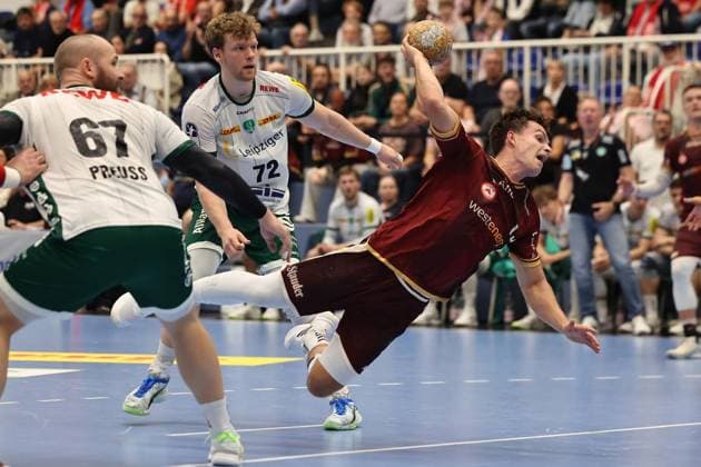 Handball 2nd Bundesliga: Tusem Essen vs. SC DHfK Leipzig ** FOR EDITORIAL USE ONLY ** EDITORIAL USE ONLY ** p Nils Homscheid Tusem Essen scores a goal during the Handball 2nd Bundesliga match between Tusem Essen and SC DHfK Leipzig on October 2, 2026, at the Sporthalle Am Hallo in Essen, Germany, North Rhine-Westphalia, Essen. Copyright ChristofxKöpsel Copyright: ChristofxKöpsel doc87uwyfclvpzwh8drbhr ,EDITORIAL USE ONLY Copyright: ChristofxKöpsel