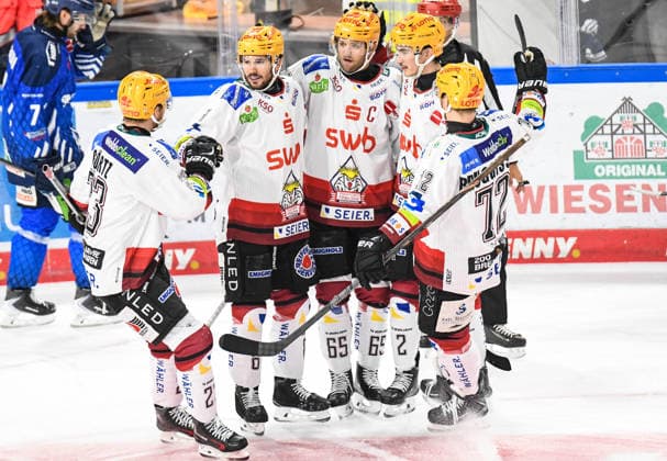 Max Goertz, Nino Kinder, Christian Wejse, Akito Hirose, and Philip Bruggiser of the Bremerhaven Penguins celebrate the goal, Men s Ice Hockey, German Ice Hockey League, Penny DEL, Matchday 5, 2026–2027 season on October 2, 2026, at the Eisstadion am Pulverturm; Straubing Tigers (blue) vs. Pinguins Bremerhaven (white)