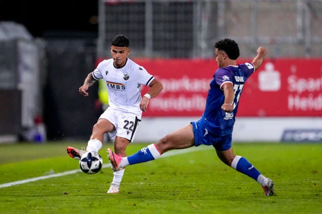 v li Seyhan Yigit SVS, 22, Nassim El Ouarti FCK, 33, tackle, game scene, duel, tackle, tackling, dynamics, action, 02 10 2026, Sandhausen, Germany, soccer, Regionalliga Southwest, SV Sandhausen 1 vs. FC Kaiserslautern II xozx