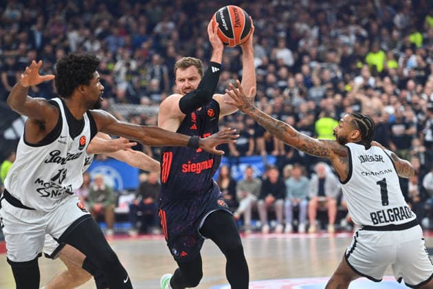 Andreas OBST FCB, Action, One-on-one against Than Thompson of Belgrade and Carlik Jones of Belgrade, EuroLeague Basketball, 2026–2027 season, FC Bayern Munich vs. Partizan Belgrade on October 2, 2026, S A P G A R D EN