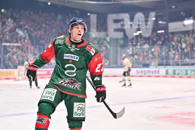 Penny DEL: Augsburger Panther vs. Grizzlys Wolfsburg, October 2, 2026, AUGSBURG, GERMANY OCTOBER 2 The Panthers celebrate after Kyle MAYHEW scores the 2–1 goal Augsburger Panther 27 Goal Scorer Joy Happy during the Penny DEL match between the Augsburger Panther and the Grizzlys Wolfsburg on Matchday 5 at the Curt Frenzel Stadium Copyright: xBEAUTIFULxSPORTS Goldbergx