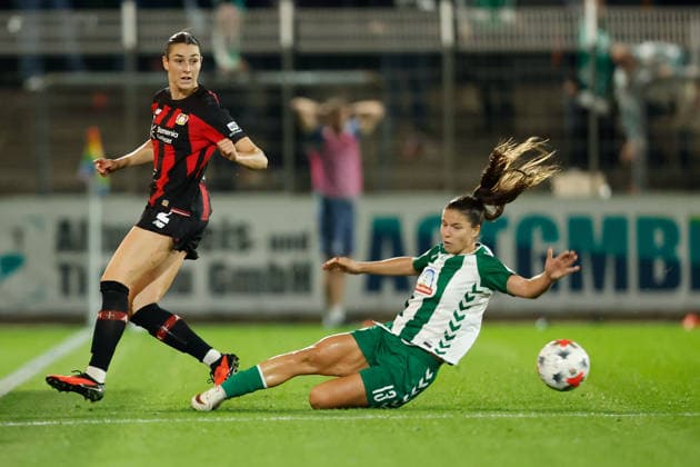Soccer I Women s I 2026–2027 Season I Bundesliga I Bayer 04 Leverkusen vs. Werder Bremen I October 2, 2026 Luna Vanzeir 13, Werder Bremen, makes a sliding tackle against Selina Ostermeier 2, Bayer 04 Leverkusen, Ulrich Haberland Stadium, North Rhine-Westphalia, Germany Copyright: xLobeca CedricxSiefkerx
