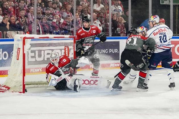 Ice Hockey Penny DEL, Matchday 5: Kölner Haie vs. EHC Red Bull Munich on October 2, 2026, at the Lanxess Arena in Cologne. A shot by Elis Hede of Munich, on the right, slides off the left post and into the net for a 1–2 score. In accordance with the regulations of the DEL (German Ice Hockey League), the publication and further use of the footage in electronic media and on devices of any kind during the game is not permitted. xDMx