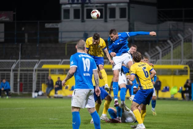 Soccer: Saxony Cup, 1 FC Lok Leipzig vs. SV Liebertwolkwitz, October 2, 2026; Alexander Siebeck 14, Lok Leipzig with Hannes Puchta 27, SV Liebertwolkwitz in a header duel. Soccer, 2026–2027 Wernesgrüner Saxony Cup, Round 3: 1 FC Lok Leipzig vs. SV Liebertwolkwitz on October 2, 2026, at Bruno Plache Stadium, Leipzig Copyright: xBEAUTIFULxSPORTS JanxKaeferx