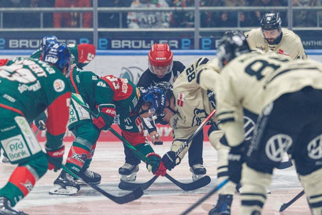 Tim Wohlgemuth 33, Augsburger Panther, and William Graber 82, Grizzlys Wolfsburg, during the game between the Augsburger Panther and the Grizzlys Wolfsburg, ice hockey, men s, DEL, 2026–2027, Matchday 5 on October 2, 2026, in Augsburg, Curt Frenzel Stadium, Bavaria, Germany