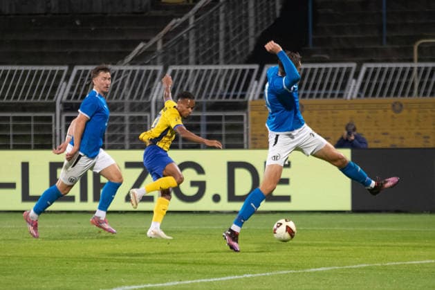 Soccer: Saxony Cup, 1 FC Lok Leipzig vs. SV Liebertwolkwitz, October 2, 2026; Ayodele Adetula 11; Lok Leipzig drives the ball toward the goal; Soccer: Wernesgrüner Saxony Cup 2026–2027, Round 3: 1 FC Lok Leipzig vs. SV Liebertwolkwitz on October 2, 2026, at Bruno Plache Stadium, Leipzig Copyright: xBEAUTIFULxSPORTS JanxKaeferx