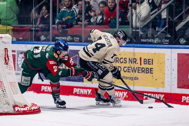 Battle for the Puck: Face-off between Jimmy Lambert of the Augsburger Panther, 23, and Les Lancaster of the Grizzlys Wolfsburg, 74 (GER), Augsburger Panther vs. Grizzlys Wolfsburg, Ice Hockey, DEL, 2026–2027 Season, Matchday 4, October 2, 2026. Photo: HMB Media, Heike Feiner Copyright: HMBxMedia HeikexFeiner