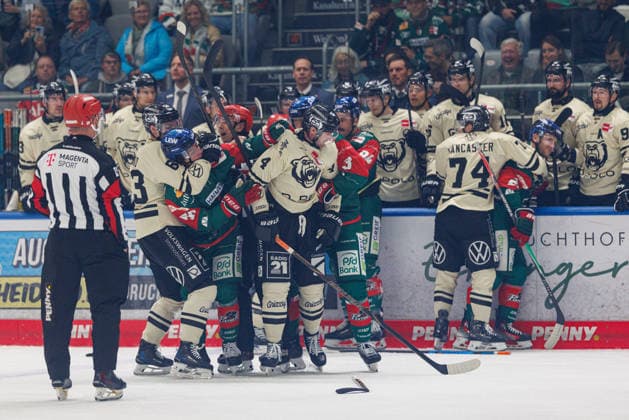 The Augsburger Panther and Grizzlys Wolfsburg teams during the game between the Augsburger Panther and the Grizzlys Wolfsburg, ice hockey, men s, DEL, 2026–2027, Matchday 5 on October 2, 2026, in Augsburg, Curt Frenzel Stadium, Bavaria, Germany