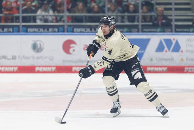 Keaton Thompson 4, Grizzlys Wolfsburg during the game between the Augsburger Panther and the Grizzlys Wolfsburg, ice hockey, men s, DEL, 2026–2027, Matchday 5 on October 2, 2026, in Augsburg, Curt Frenzel Stadium, Bavaria, Germany