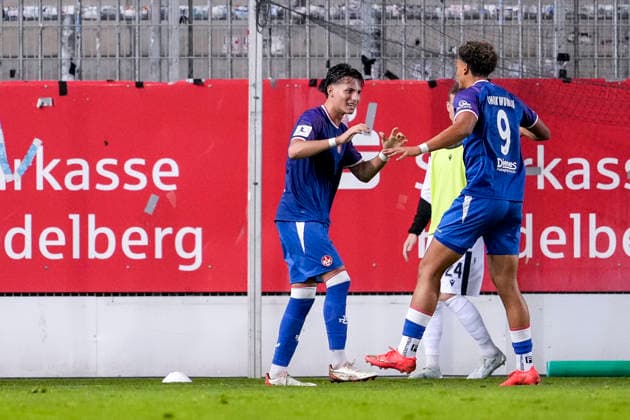 v li Goal scorer vk15, Chinedu Chukwukelu FCK, 9, player for 1. FC Kaiserslautern II U21, celebrating the goal that tied the game at 1-1, Celebration, goal celebration, goal scored, celebrating the goal, goal, celebration, celebrating the goal, joy, happiness, happy, optimistic, positive, game scene, highlight, action, 02 10 2026, Sandhausen, Germany, soccer, Regionalliga Südwest, SV Sandhausen vs. 1 FC Kaiserslautern II xozx