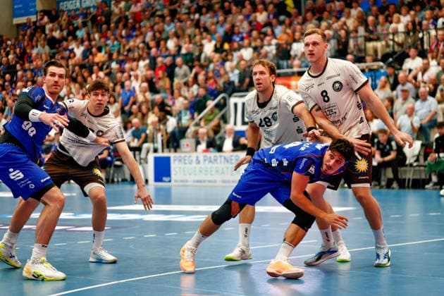 Yonatan Dayan (HBW Balingen Weilstetten), 34, Tom Bergner (Bergischer HC), 28, and Nico Schoettle (Bergischer HC), 08 GER, HBW Balingen Weilstetten vs. Bergischer HC, Handball, Opel Handball Bundesliga, Matchday 7, 2026–2027 season, October 2, 2026 GER, HBW Balingen Weilstetten vs. Bergischer HC, Handball, Opel Handball Bundesliga, Matchday 7, 2026–2027 season, October 2, 2026 Balingen Copyright: xEibner-Pressefoto KirstenxJaegerx