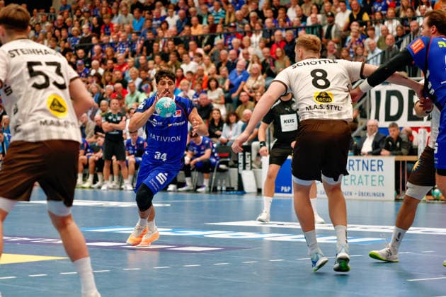 Yonatan Dayan, HBW Balingen Weilstetten, 34, and Nico Schoettle, Bergischer HC, 08, GER, HBW Balingen Weilstetten vs. Bergischer HC, Handball, Opel Handball Bundesliga, Matchday 7, 2026–2027 season, October 2, 2026, GER, HBW Balingen Weilstetten vs. Bergischer HC, Handball, Opel Handball Bundesliga, Matchday 7, 2026–2027 season, October 2, 2026, Balingen Copyright: xEibner-Pressefoto KirstenxJaegerx