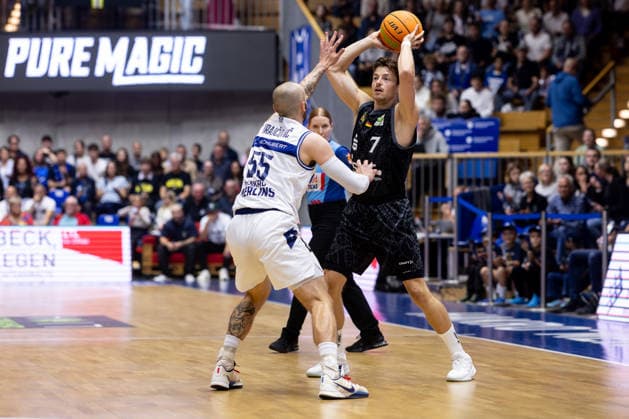 HAKRO Merlins Crailsheim vs. Tübingen Tigers, Men s, 2nd Bundesliga, Barmer 2 Basketball Bundesliga, Pro A, Matchday 2, 2026–2027 Season, October 2, 2026: Lars Kamp (Tigers Tübingen), 7, vs. Simon Krajcovic (HAKRO Merlins Crailsheim), 55