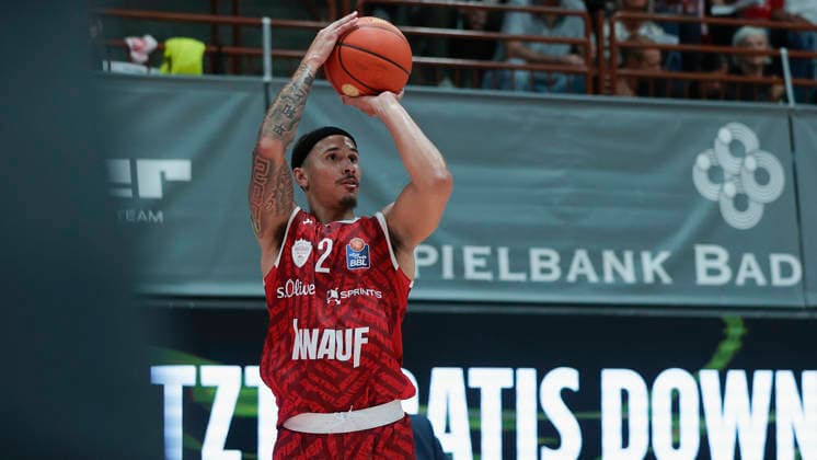 Pictured: Max Jones of the Würzburg Baskets, No. 2, making a three-pointer on October 2, 2026, Fitness First Würzburg Baskets vs. Telekom Baskets Bonn, easyCredit BBL, Matchday 4, Germany, 97072, tectake Arena Würzburg, Copyright: HMBxMedia xJulienxBecker