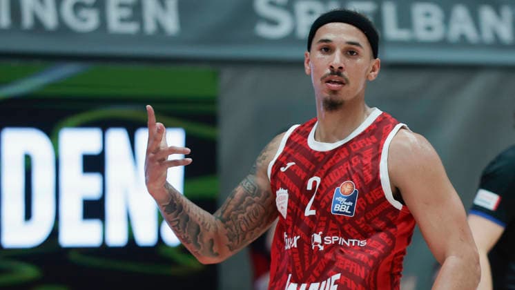 Pictured: Celebrations after a successful three-point shot by Max Jones of the Wuerzburg Baskets, February 10, 2026, Fitness First Würzburg Baskets vs. Telekom Baskets Bonn, easyCredit BBL, Matchday 4, Germany, 97072, tectake Arena Würzburg, Copyright: HMBxMedia xJulienxBecker