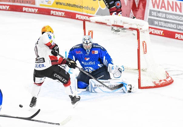Straubing Tigers vs. Pinguins Bremerhaven, Ice Hockey, German Ice Hockey League, Penny DEL, Matchday 5, 2026–2027 Season, October 2, 2026: Miha Verlic of the Pinguins Bremerhaven misses a shot against Florian Bugl of the Straubing Tigers, Men’s Ice Hockey, German Ice Hockey League, Penny DEL, Matchday 5, 2026–2027 Season on October 2, 2026, at the Eisstadion am Pulverturm; Straubing Tigers (blue) vs. Pinguins Bremerhaven (white)