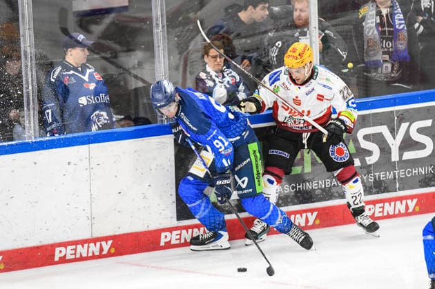 Straubing Tigers vs. Pinguins Bremerhaven, Ice Hockey, German Ice Hockey League, Penny DEL, Matchday 5, 2026–2027 Season, October 2, 2026: Hudson Elynuik of the Straubing Tigers at the boards with Vladimir Eminger of the Pinguins Bremerhaven, Men’s Ice Hockey, German Ice Hockey League, Penny DEL, Matchday 5, 2026–2027 season on October 2, 2026, at the Eisstadion am Pulverturm, Straubing Tigers (blue) vs. Pinguins Bremerhaven (white)