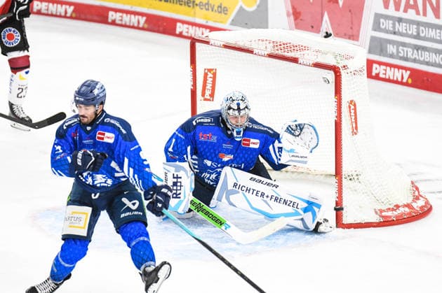 Straubing Tigers vs. Pinguins Bremerhaven, Ice Hockey, German Ice Hockey League, Penny DEL, Matchday 5, 2026–2027 Season, October 2, 2026, Florian Bugl, Straubing Tigers, Men s Ice Hockey, German Ice Hockey League, Penny DEL, Matchday 5, 2026–2027 Season on October 2, 2026, at the Eisstadion am Pulverturm, Straubing Tigers (blue) vs. Pinguins Bremerhaven (white)
