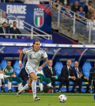 2026 27 UEFA Nations League football match between France and Italy Riccardo Calafiori of Italy during the 2026 27 UEFA Nations League football match between France and Italy on October 2, 2026, at the Stade de France in Paris. PARIGI Stadio De France Parigi Francia Copyright: xFABIOxSASSOxFabioxSassox Francia Italia2026_10_02Fabio Sasso5146