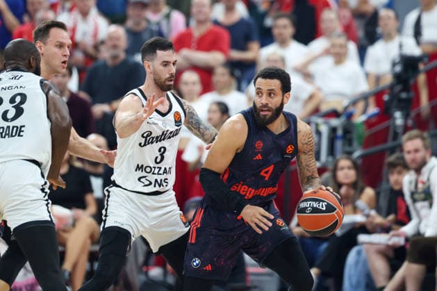 Duane Washington Jr., FC Bayern Basketball, No. 04 with the ball alongside Luca Vildoza, Partizan Belgrade, No. 03, GER, FC Bayern Basketball vs. Partizan Mozzart Bet Belgrade, Basketball, EuroLeague, Matchday 3, 2026–2027 Season, October 2, 2026, GER, FC Bayern Basketball vs. Partizan Mozzart Bet Belgrade, Basketball, EuroLeague, Matchday 3, 2026–2027 Season, October 2, 2026, Munich Copyright: xEibner-Pressefoto JennixMaulx EP_JML