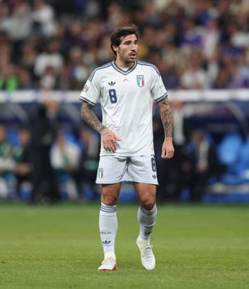 UEFA Nations League - France v Italy PARIS, FRANCE, OCTOBER 02: Sandro Tonali of Italy national team, Nationalteam during The UEFA Nations League Group Stage match in Group A1 between France v Italy at Stade de France Stadium, Paris France, on October 02. (Photo by Daniel Weir) Paris Stade de France FRANCE Copyright: xDanielxWeir SportsxPressxPhotox Sportspressphoto_SPR243913