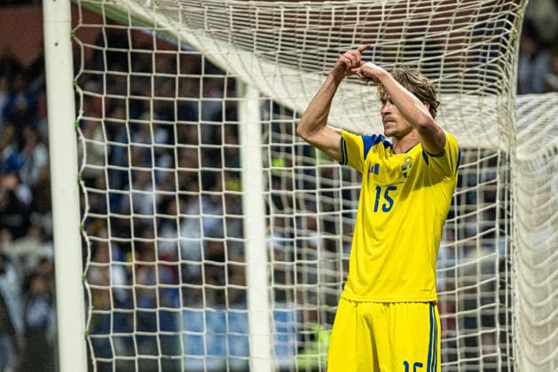 261002 Carl Starfelt of Sweden in pain during the Nations League soccer match between Bosnia and Herzegovina and Sweden on October 2, 2026 in Zenica. Photo by Ludvig Thunman, BILDBYRAN, code LT LT0823, soccer, football, fotball, Nations League, UEFA Nations League, Bosnia and Herzegovina, Sweden, Sweden A, bbeng Copyright: LUDVIGxTHUNMAN BB261002LT124