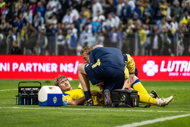 October 2, 2026: Carl Starfelt of Sweden is in pain and receives medical attention during the Nations League soccer match between Bosnia and Herzegovina and Sweden on October 2, 2026 in Zenica. Photo by Ludvig Thunman. BILDBYRAN code LT LT0823 soccer football fotball Nations League UEFA Nations League Bosnia and Herzegovina Sweden Sweden A BBENG  Copyright: LUDVIGxTHUNMAN BB261002LT126