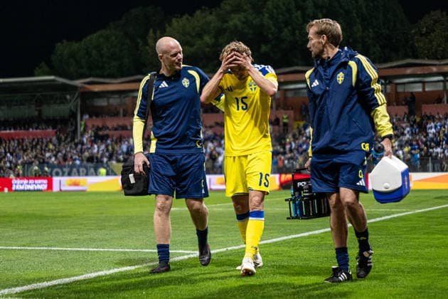October 2, 2026: Carl Starfelt of Sweden is in pain and receives medical attention during the Nations League soccer match between Bosnia and Herzegovina and Sweden on October 2, 2026 in Zenica. Photo by Ludvig Thunman. BILDBYRAN code LT LT0823 soccer football fotball Nations League UEFA Nations League Bosnia and Herzegovina Sweden Sweden A BBENG  Copyright: LUDVIGxTHUNMAN BB261002LT128
