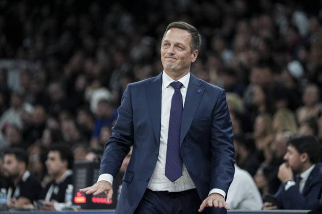 Besiktas v Barcelona - EuroLeague ISTANBUL, TURKIYE - OCTOBER 2: Head coach of Barcelona, Aleksander Sekulic follows the EuroLeague Round 3 basketball match between Besiktas and Barcelona at Turkcell Basketball Development Center in Istanbul, Turkiye on October 2, 2026. Arife Karakum Anadolu Istanbul Turkey. Editorial use only. Please get in touch for any other usage. Copyright: x2026xAnadoluxArifexKarakumx