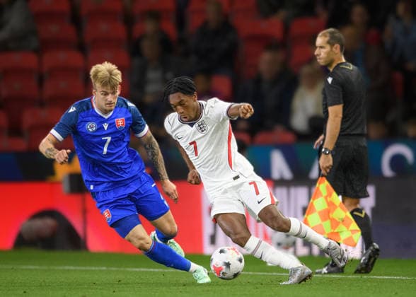 U21, U 21 England v U21 Slovakia, U21 UEFA EUROPEAN CHAMPIONSHIPS Samuel AM0-AMEYAWM of England and Matej RizniÄ? of Slovakiabattle for the ball during the U21 UEFA EUROPEAN CHAMPIONSHIPS match between U21 England and U21 Slovakia at the Bet365 Stadium, Stoke-on-Trent, UK on 2 October 2026.. Stoke-on-Trent Bet365 Stadium Staffordshire UK Editorial use only , Copyright: xMarkxDunnx PSI-24952-0013