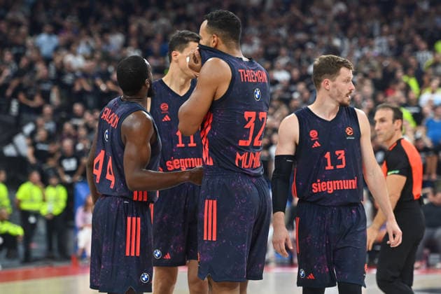 v li Kamar BALDWIN FCB, VLADIMIR LUCIC FCB, Johannes THIEMANN FCB, Andreas OBST FCB, disappointment, frustration, disappointed, frustrated, dejected, EuroLeague Basketball, 2026–2027 season, FC Bayern Munich vs. Partizan Belgrade on October 2, 2026, S A P G A R D EN
