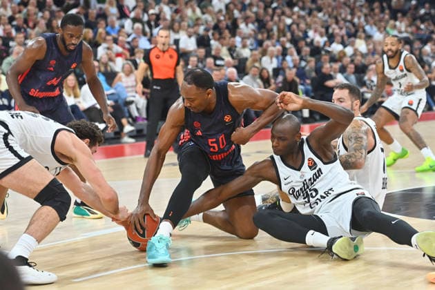 Austin WILEY FCB, Action, Tackle against Partizan Belgrade, re, Battle for the ball on the floor, EuroLeague Basketball, 2026–2027 season, FC Bayern Munich vs. Partizan Belgrade on October 2, 2026, S A P G A R D EN