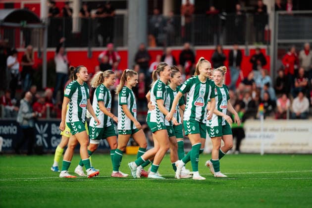 02.10.26, Women, Football, Google Pixel Frauen Bundesliga, Season 2026 2027, Bayer 04 Leverkusen - SV Werder Bremen, Matchday 6 Werder Bremen goal celebration for the goal of Luna Vanzeir ( 13 of the SV Werder Bremen) Leverkusen Ulrich-Haberland-Stadion NRW Deutschland